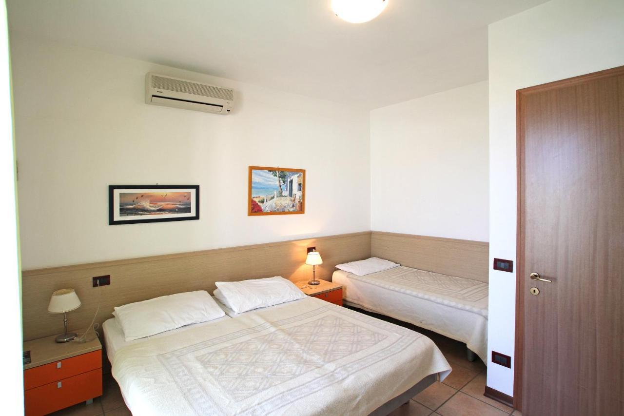 Altanea Apartments Con Piscina Caorle Kültér fotó