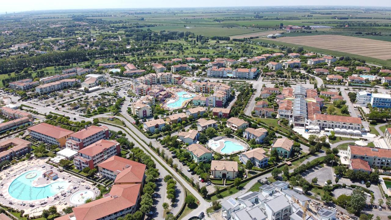 Altanea Apartments Con Piscina Caorle Kültér fotó