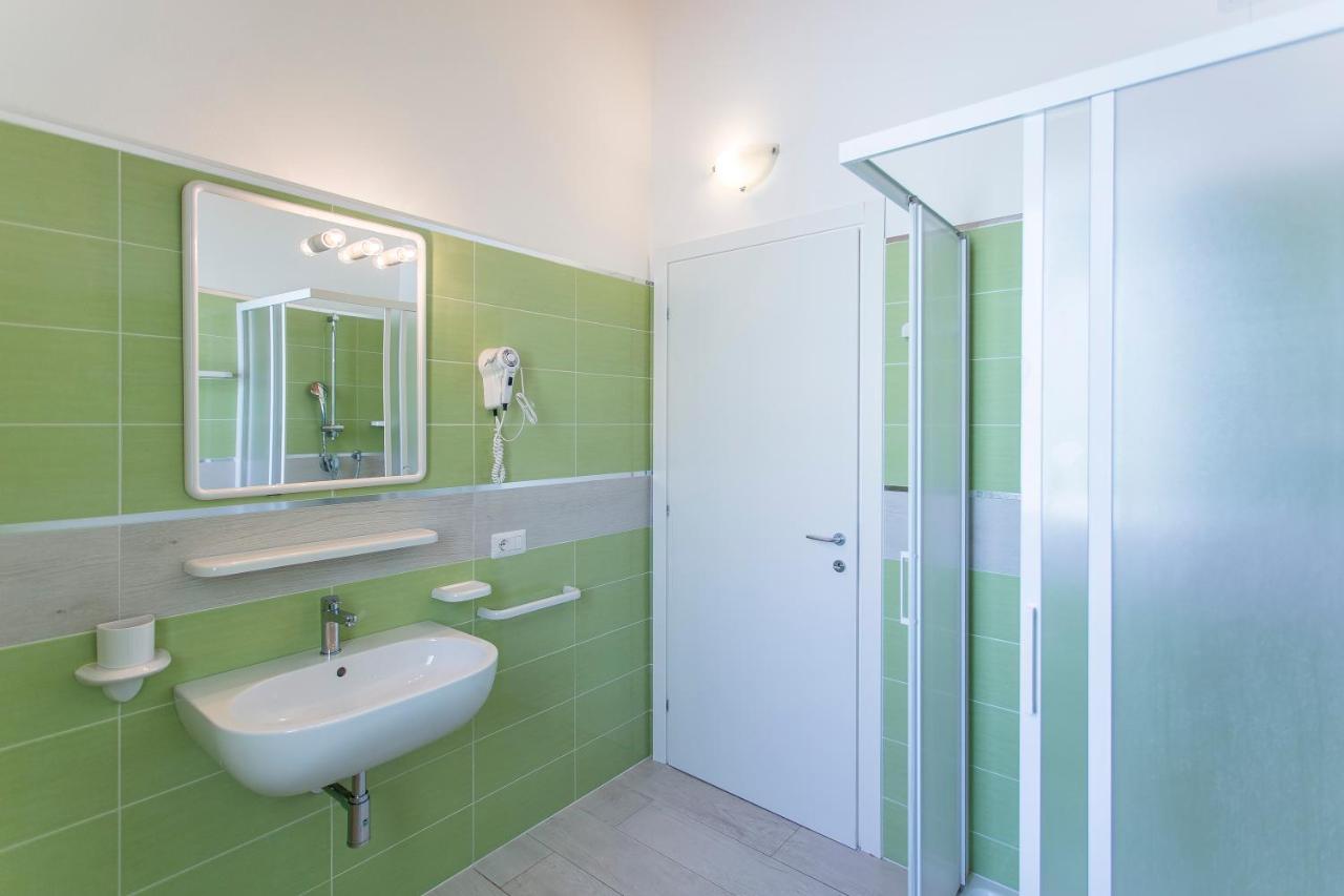 Altanea Apartments Con Piscina Caorle Kültér fotó