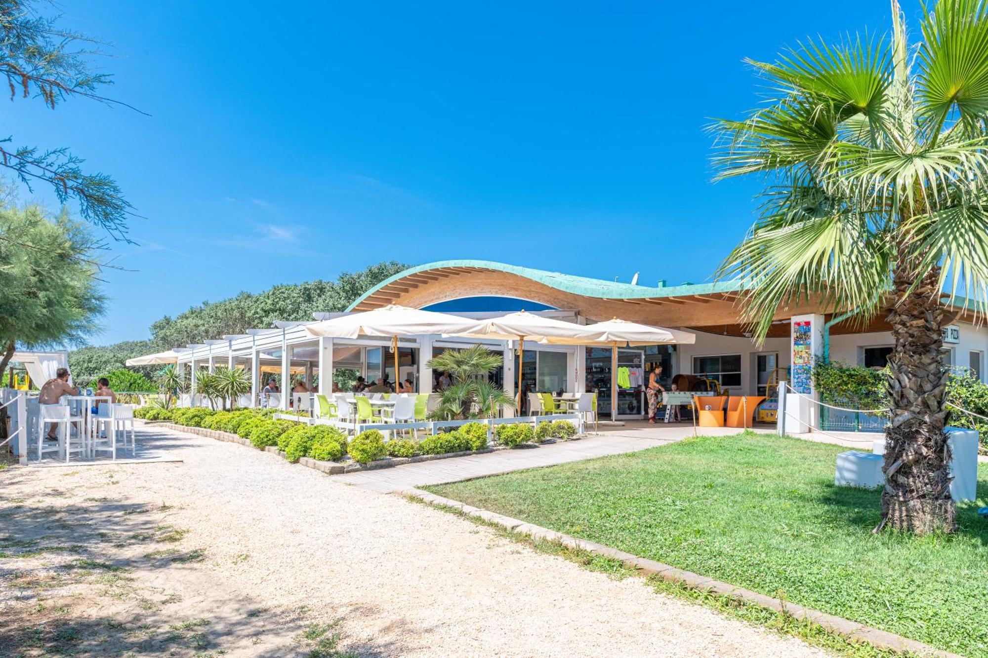 Altanea Apartments Con Piscina Caorle Kültér fotó