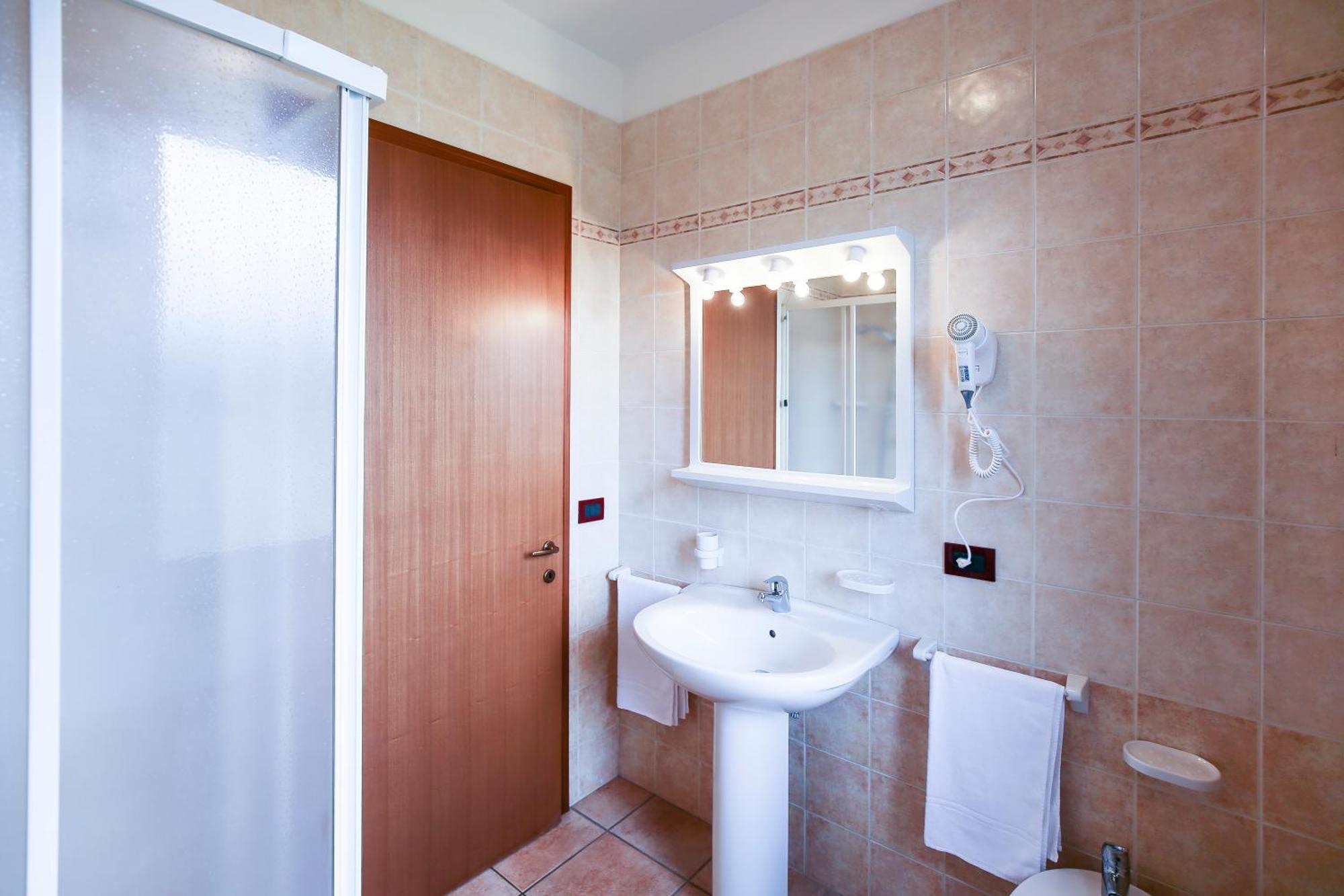 Altanea Apartments Con Piscina Caorle Kültér fotó