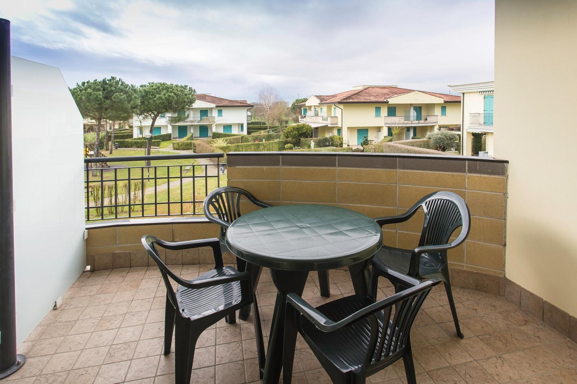 Altanea Apartments Con Piscina Caorle Kültér fotó